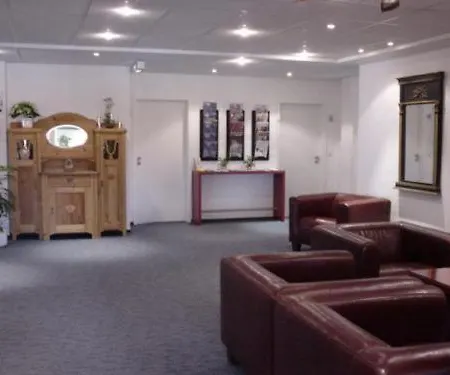 Neustaedter Hof Garni מלון